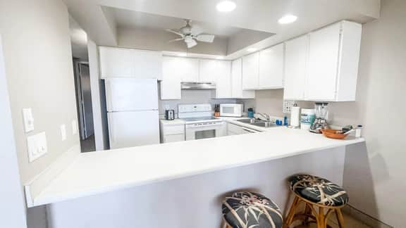 One Bd ocean view, Budget price, wifi, pool, A206 - Image 2