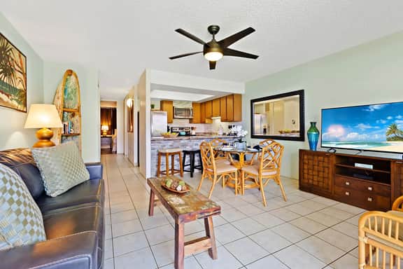 One Bd, GREAT price, wifi, pool, hot tub B204 - Image 5