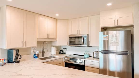 Remodeled 1 bd ocean view, AC,wifi, hot tub, pool C202 - Image 3